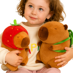 Peluche Capybara avec Capuche Fraise et Sac à Dos Tortue