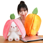Peluche Lapin Magique 2-en-1 – Se Transforme en Carotte ou Fraise